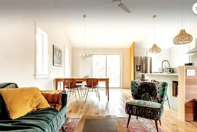 Image de Vacation Mod Cottage, Idyllic Setting & Every Amenity