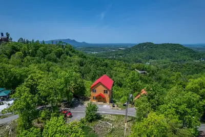 Image de Mountain View-New Cabin-Close to Pigeon Forge and Dollywood-Hot Tub and More