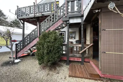 Image de Upper unit @ Looney Rooms in the heart of Ellicottville!