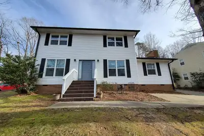 Image de Spacious Home - 10 min to many local attractions