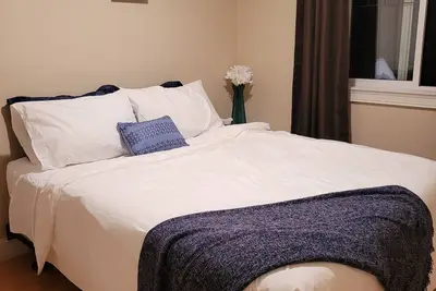 Image de Close to Whyte Ave & UofA