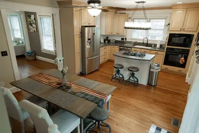 Image de Beautiful 1920's Craftsman-Downtown Southern Pines