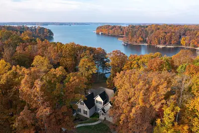 Image de Spacious 6-bedroom waterfront w/incredible views