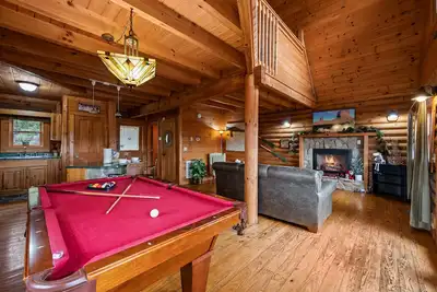 Image de Rustic getaway in the mountains with brand new hot tub, close to parkway!
