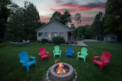 Image de Round Lake Retreat: Up Lakefront Vacation Home