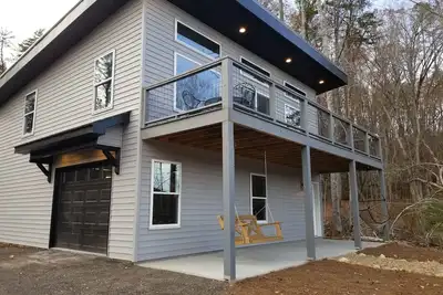 Image de Lakeview on Lake Lanier. Garage apartment