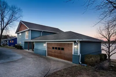 Image de Outstanding View Lake Access Spacious Lakehouse