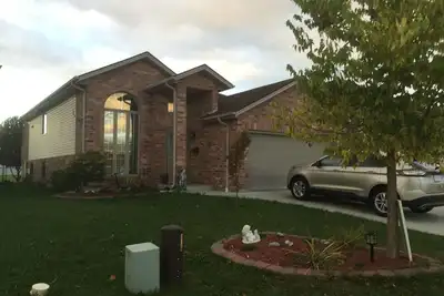 Image de Hometown Folks’ Desirable Riverside/East Windsor