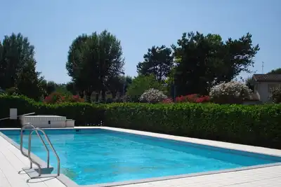Image de Maison au calme avec piscine et terrasse