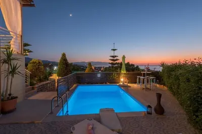Image de Tranquil Villa overlooking the Cretan sea