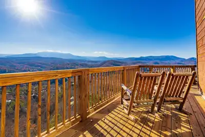 Image de CrestView: Pool, MtnViews, Secluded, Theater, Games, Hot Tub, Wifi, Large Groups