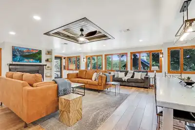 Image de Wimberley Waters | Blanco River Property for up to 18 Guests!