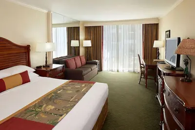 Image de Tropical Dream Right on Waikiki Beach! Pool, Spa, Minutes to Diamond Head