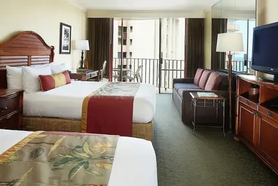 Image de Enviable Honolulu Address! Beachfront, Spa, Pool, 3 Restaurants, Steps to Sand!