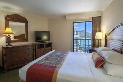 Image de Family & Friends Getaway! 2 Great Units, Pool, Steps to Beach, Honolulu Zoo