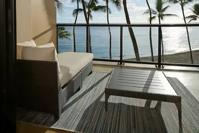 Image de Prime Location! 2 Great Units, Beachfront, Near Kapiolani Park, Waikiki Aquarium