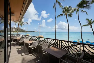 Image de Relax in Your 2 Amazing Units w/Partial Ocean Views, Pool, Minutes to Honolulu
