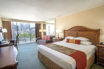 Image de 3 Great City View Units, Pool, Steps to Waikiki Beach, International Marketplace