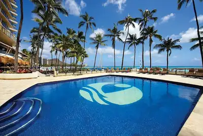 Image de 3 Partial Ocean View Units, Pool, 3 Restaurants, Minutes to Waikiki Beach Walk