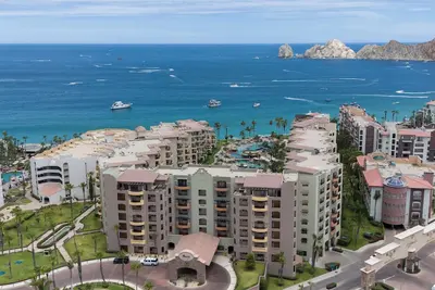 Image de Resort-Style Comfort: Ocean Views, Pool & Beach! Summer Rates!