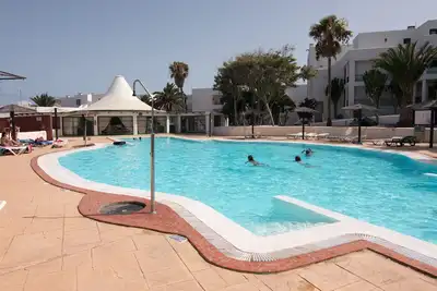 Newly renovated penthouse in a complex with pool on the seafront