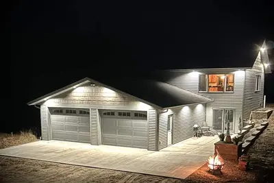 Image de Gracie- A spacious house near Swan Lake!