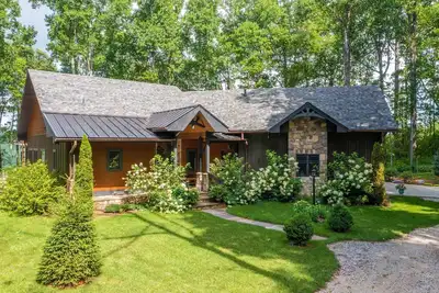 Image de Power, Water & WiFi! Hot Tub, Firepit, Beautiful Mtn Views, Private, Nearby Brp!