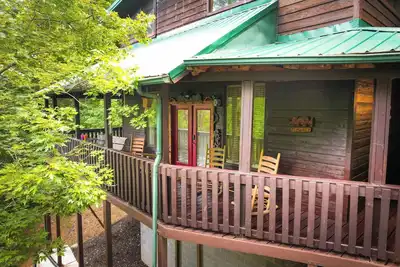 Image de Spacious Mountain Retreat – Steps from Dollywood! Sleeps 18, Hot Tub, Nerf Wall!