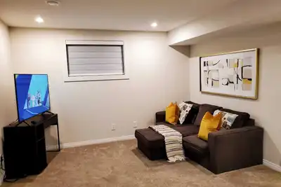 Image de Private 1-bedroom Guest Suite W/front Parking