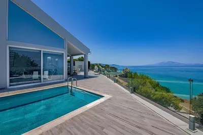 Image de Luxury Holiday Villa with Panoramic Sea Views, A/C, Private Pool and Jacuzzi - Close to Beaches!