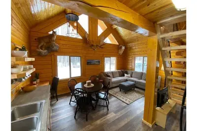Image de Beautiful Comfy Alaskan Log Home 1