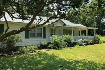 Image de Serenity House: 4 or 5 bedrooms, large patio, parking for work vehicles.