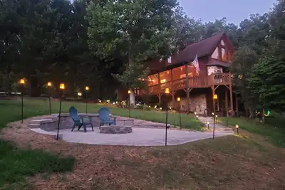 Image de Smoky Mountain Cabin - Hot Tub - 2 Fireplaces - Fire Pit - Screened Deck