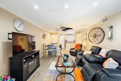 Image de Alluring Lakefront Condo - Perfect Getaway!