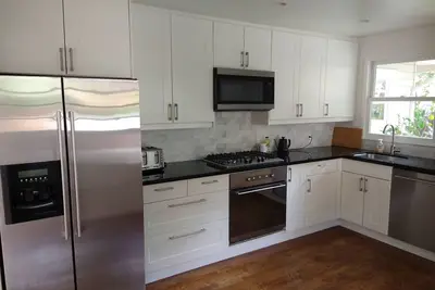 Image de 3 Bed 1. 5 Bath House in the Belmont Hills