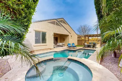 Image de Luxurious home with private pool, spa, WiFi & central Ac