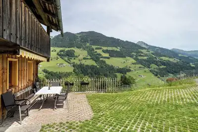 Image de Maison de vacances \"Knusperhäuschen Höfen-Hüsle\" avec vue sur les montagnes