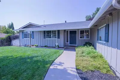Image de Cottage by the Vines: Near Napa Valley, Vineyards, Outlet Malls and Six Flags