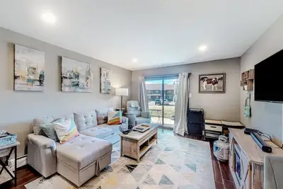 Image de Modern Condo with High-Speed WiFi, Private Washer/Dryer, and Mountain View