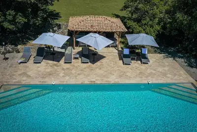 Image de L'Olivier Doux, piscine chauffable et aire de jeux pour enfants et chiens, Lorgues