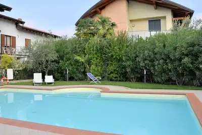 Image de Appartement chaleureux avec jardin, belle vue sur la colline
