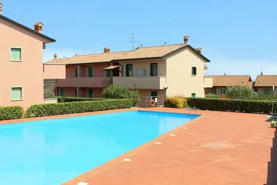 Image de Bel appartement avec jardin et cheminée
