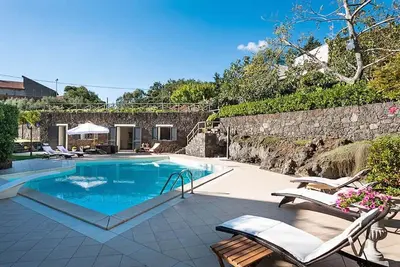 Image de Jolie petite maison de vacances avec jardin à Lazise, Italie