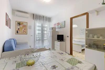 Image de Appartement 'Athena B21' près de la plage avec balcon et climatisation