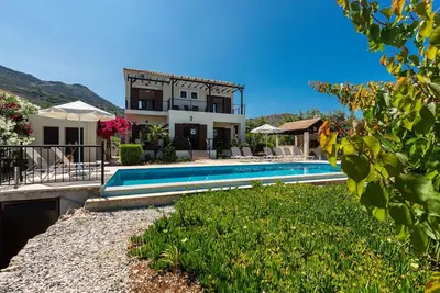 Image de Big private pool, wonderful garden, peaceful near sandy beaches