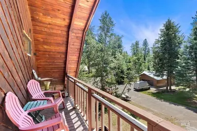 Image de To Save Money, Book Direct at Frostcabins