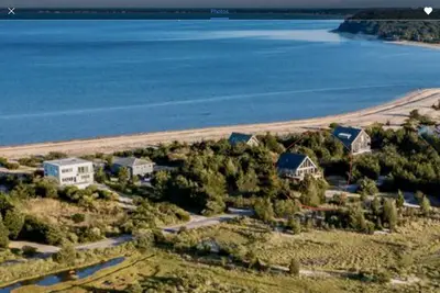 Image de beautiful Gerard Drive  cottage- water everywhere! .