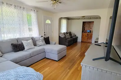 Image de Red Door on Pleasant Ext