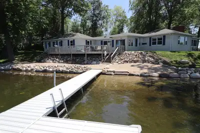 Image de Lakefront Walkout Cottage, Beach, Dock, Kayaks, Sunsets on Pine Lake! 🐚🐟