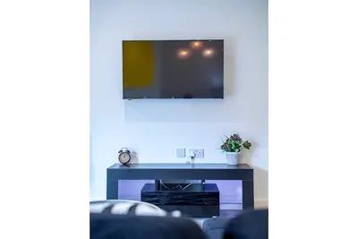 Image de Elegant prime city apartment W/ gated parking